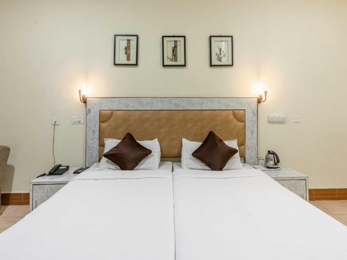 Hotel Mukund Madhav Royals Lucknow Esterno foto