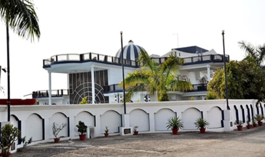 Hotel Mukund Madhav Royals Lucknow Esterno foto
