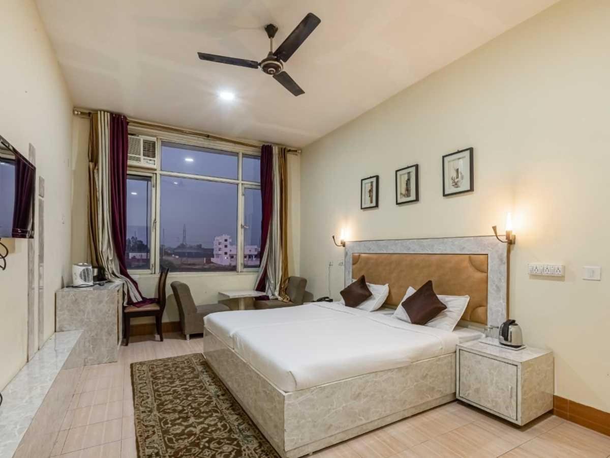 Hotel Mukund Madhav Royals Lucknow Esterno foto